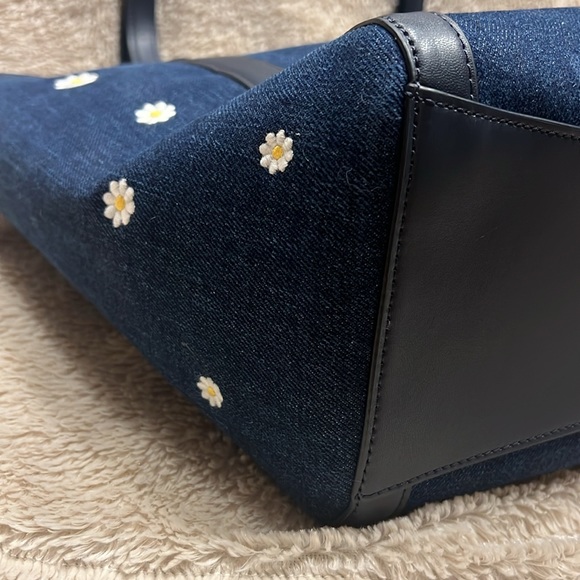 KATE SPADE NEW YORK Slide Daisy Tote - Picture 17 of 17